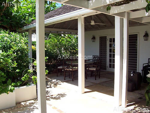 Round Hill Hotel & Villas 6